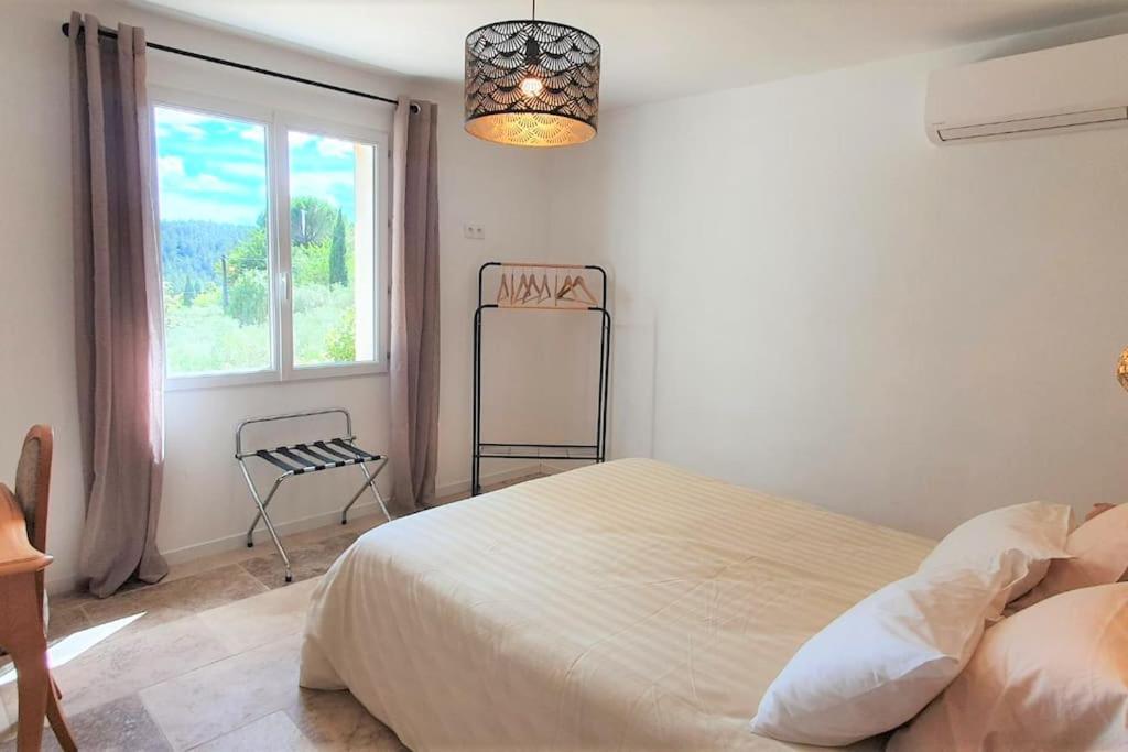 Villa CIGALONS en pleine pinède + PISCINE chauffée Auriol Esterno foto