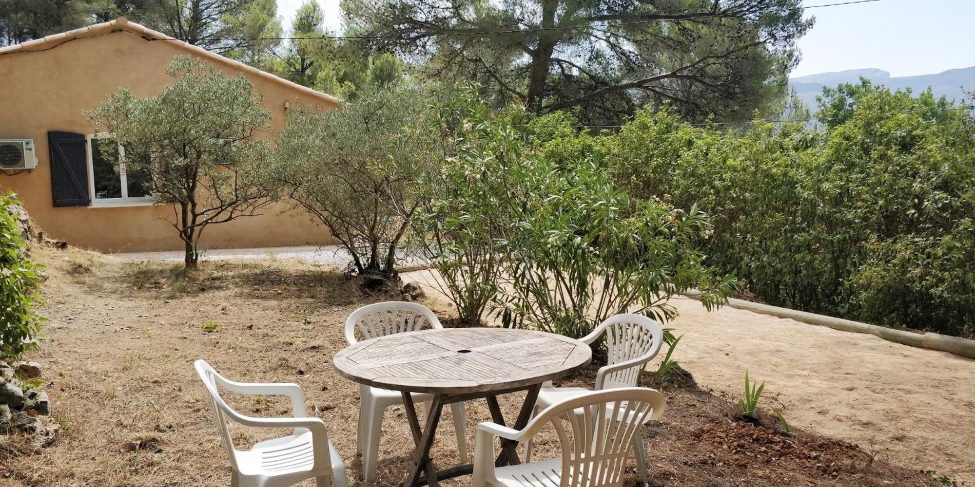 Villa CIGALONS en pleine pinède + PISCINE chauffée Auriol Esterno foto