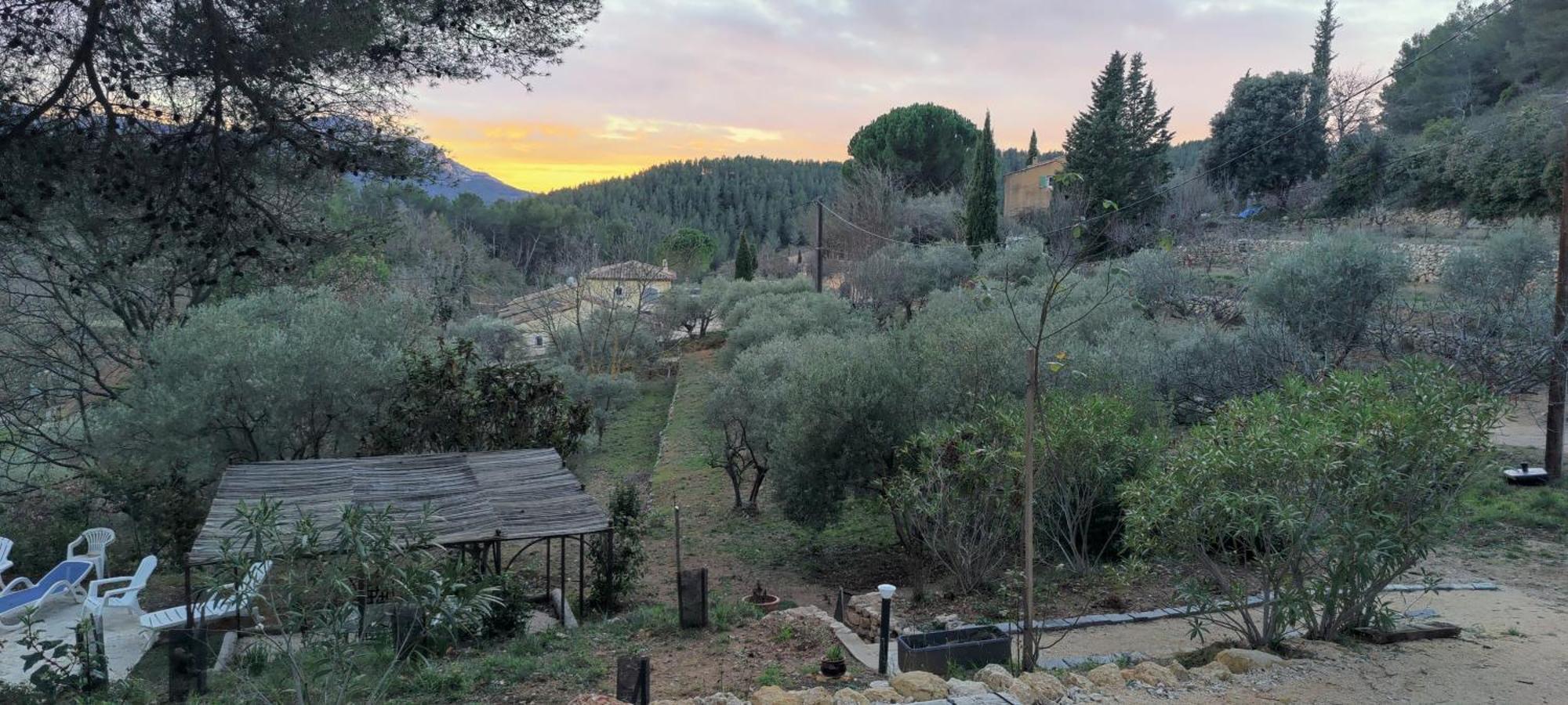Villa CIGALONS en pleine pinède + PISCINE chauffée Auriol Esterno foto