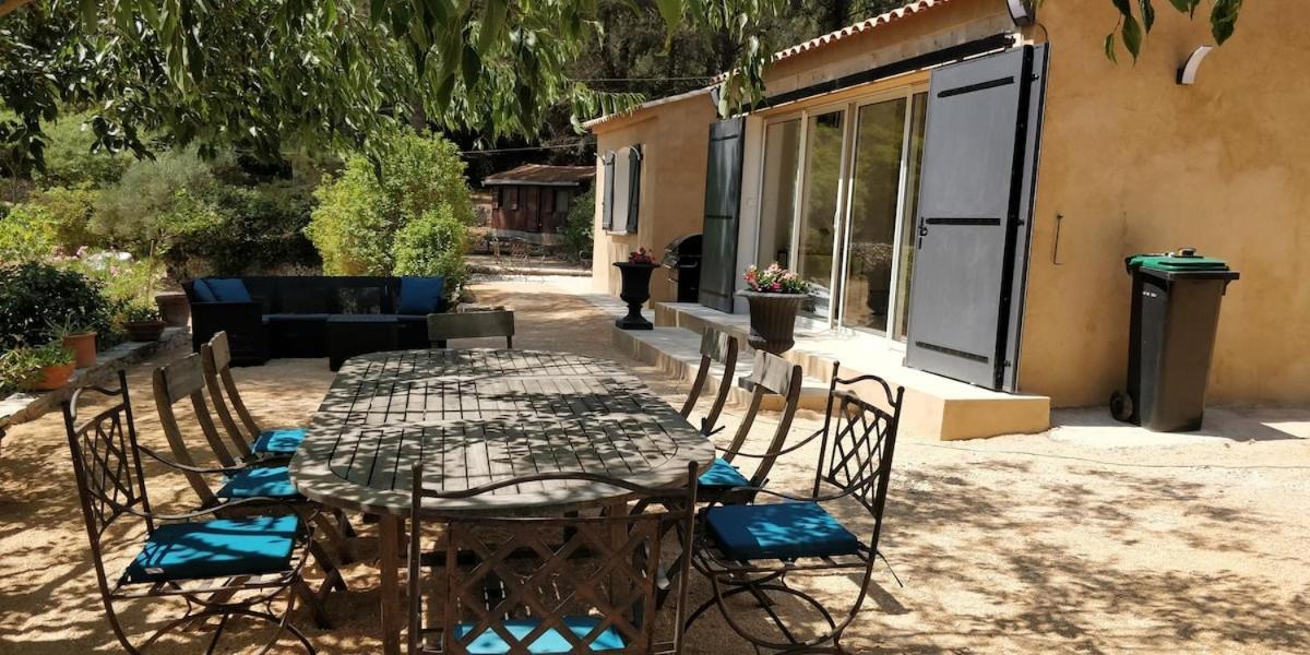 Villa CIGALONS en pleine pinède + PISCINE chauffée Auriol Esterno foto