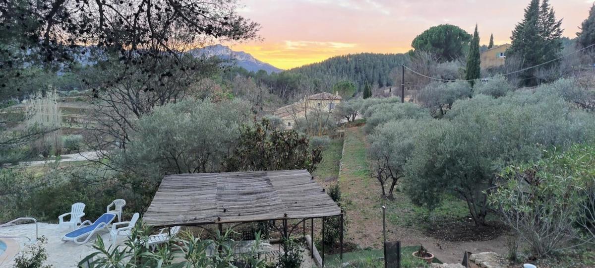 Villa CIGALONS en pleine pinède + PISCINE chauffée Auriol Esterno foto