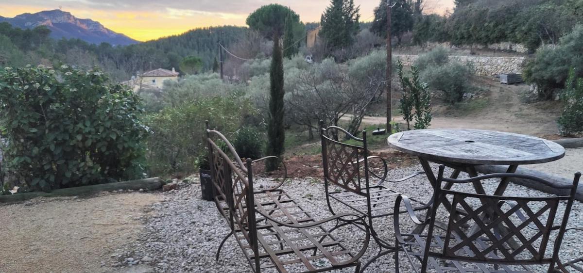 Villa CIGALONS en pleine pinède + PISCINE chauffée Auriol Esterno foto