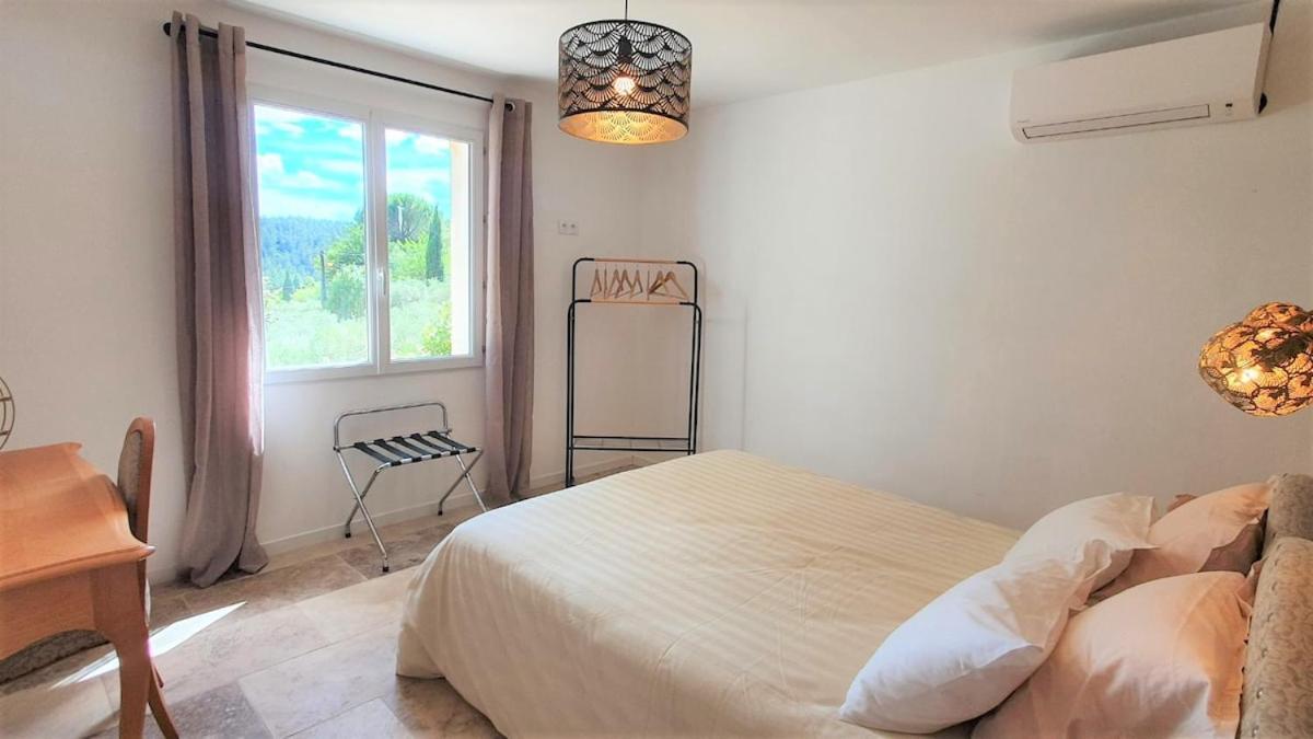 Villa CIGALONS en pleine pinède + PISCINE chauffée Auriol Esterno foto