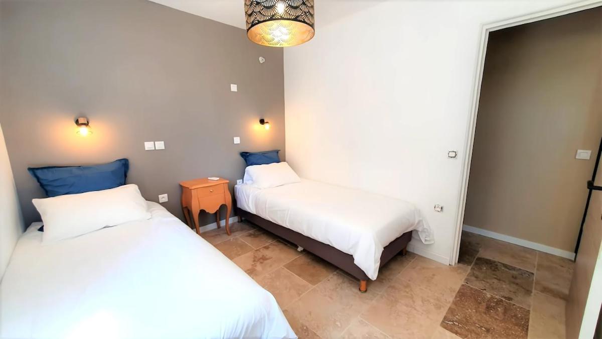 Villa CIGALONS en pleine pinède + PISCINE chauffée Auriol Esterno foto