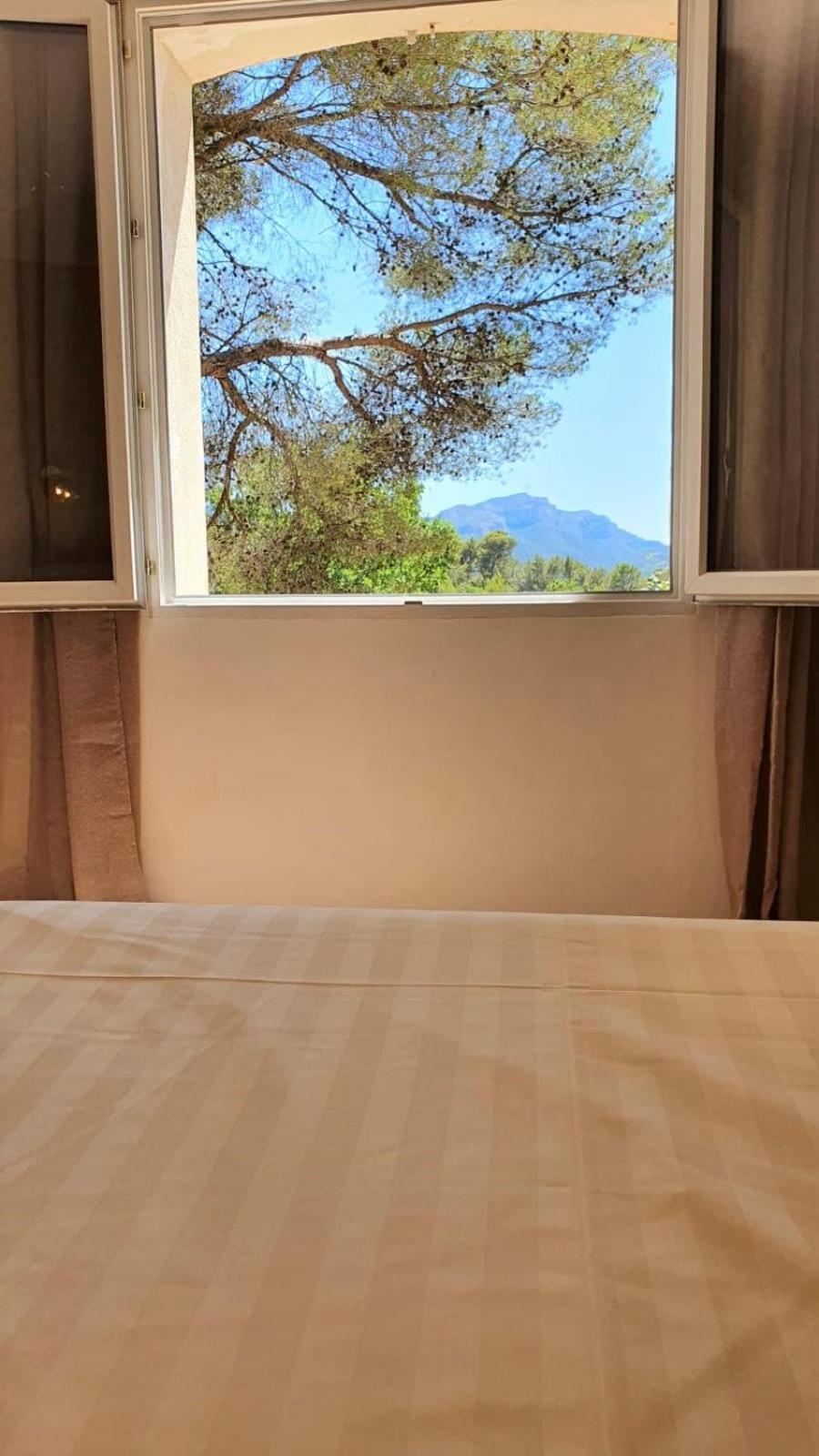 Villa CIGALONS en pleine pinède + PISCINE chauffée Auriol Esterno foto